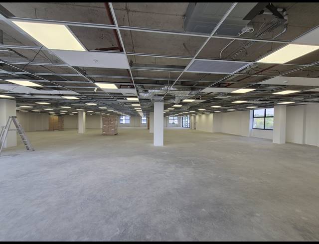 883M² OFFICE TO LET IN GLENADRIENNE